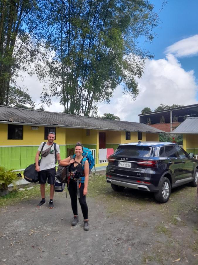 Hostal Henrry'S Hotel Миндо Екстериор снимка